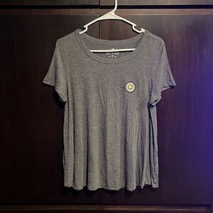American Eagle Gray Soft & Sexy Daisy T-Shirt Medium